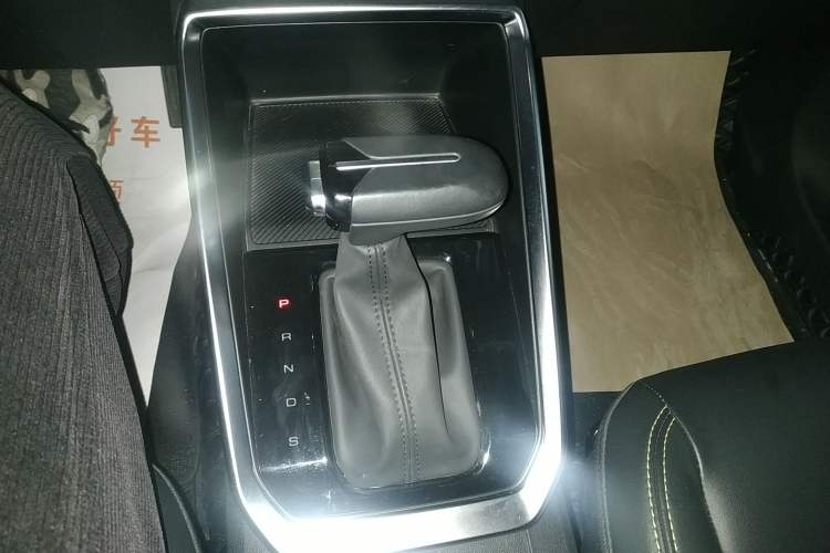 Used Wuling Alvez 2022 1.5T CVT Trendy & Cool Edition Gear Lever