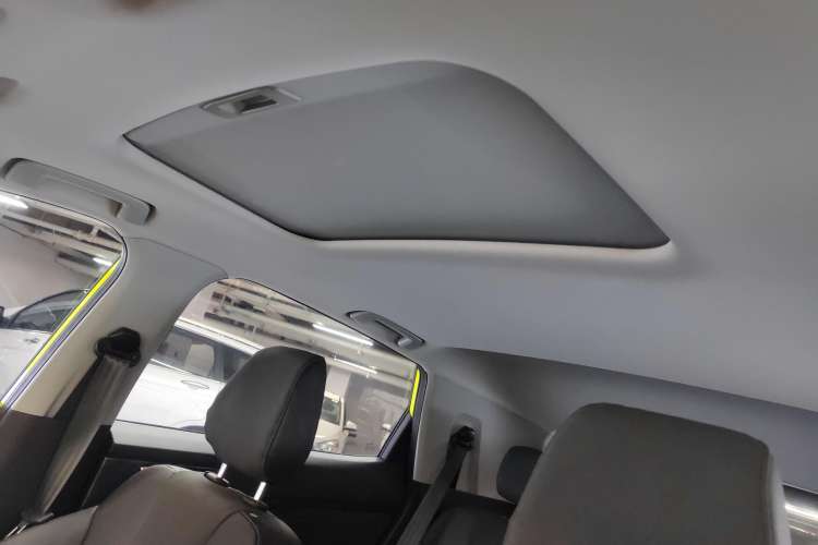Used Wuling Alvez 2022 1.5L CVT Comfort Edition Headliner