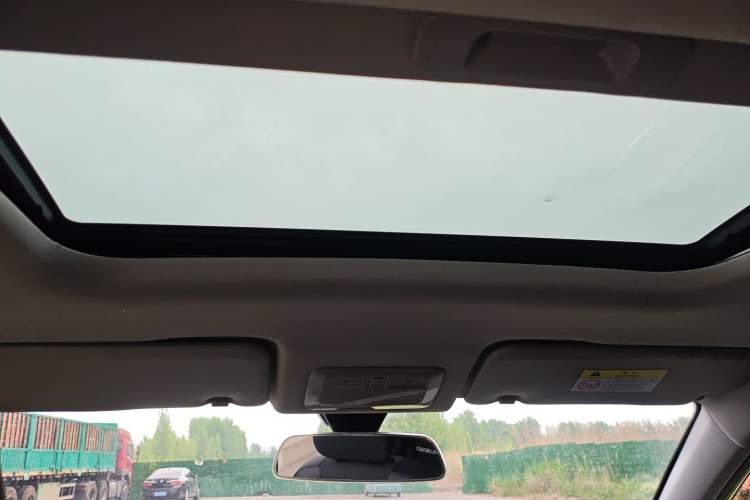 Used Wuling Alvez 2022 1.5L CVT Comfort Edition Headliner