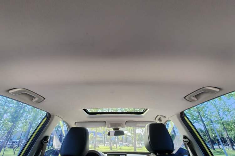 Used Wuling Alvez 2022 1.5L CVT Comfort Edition Headliner