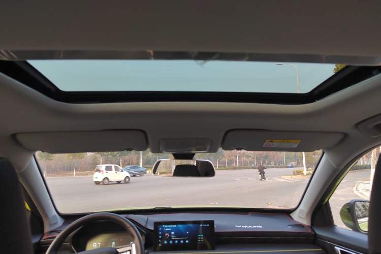 Used Wuling Alvez 2022 1.5T CVT Trendy & Cool Edition Headliner