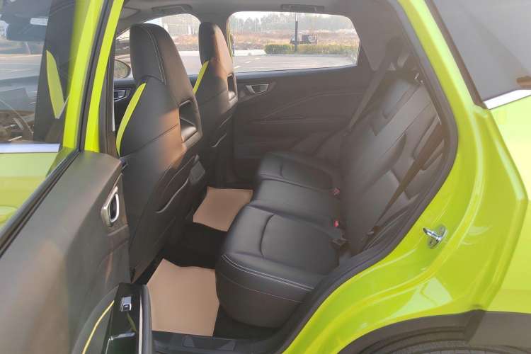 Used Wuling Alvez 2022 1.5T CVT Trendy & Cool Edition Interior 1