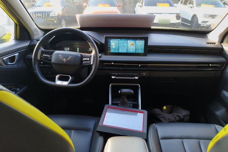 Used Wuling Alvez 2022 1.5T CVT Trendy & Cool Edition Interior 2