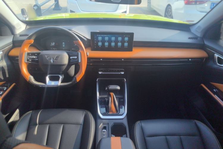 Used Wuling Alvez 2022 1.5T CVT Trendy & Cool Edition Interior 2