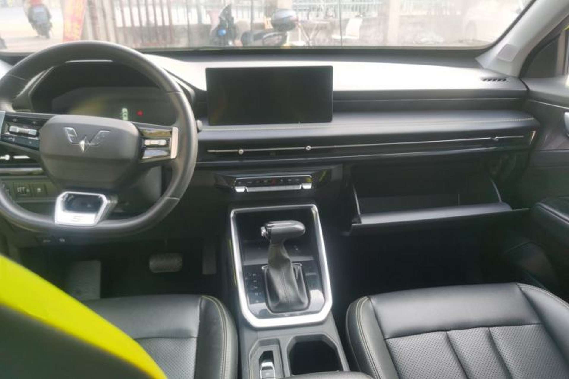 Used Wuling Alvez 2022 1.5T CVT Trendy & Cool Edition Interior 2