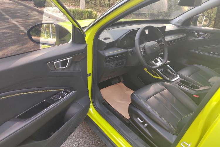 Used Wuling Alvez 2022 1.5T CVT Trendy & Cool Edition Interior 2