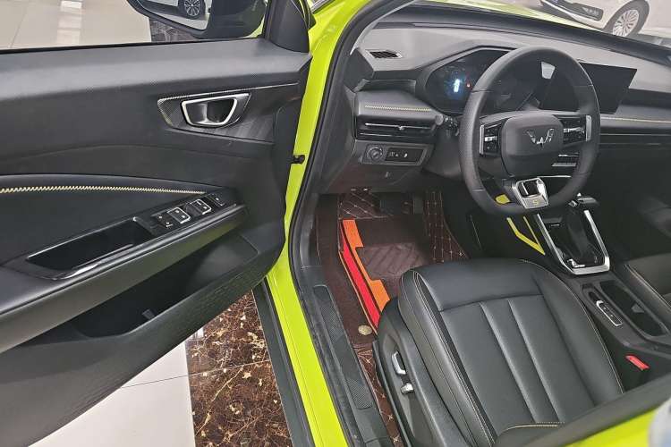 Used Wuling Alvez 2022 1.5T CVT Trendy & Cool Edition Interior 2