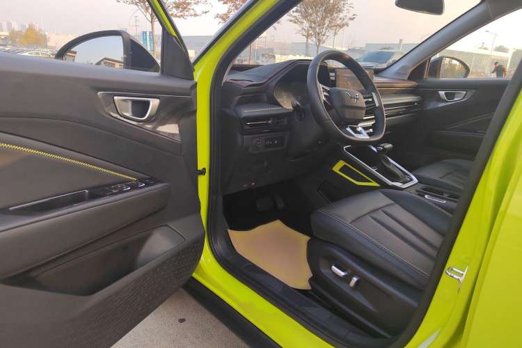 Used Wuling Alvez 2022 1.5T CVT Trendy & Cool Edition Interior 2