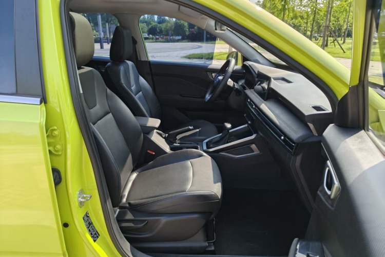 Used Wuling Alvez 2022 1.5L CVT Comfort Edition Interior 2