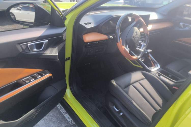 Used Wuling Alvez 2022 1.5T CVT Trendy & Cool Edition Interior 3