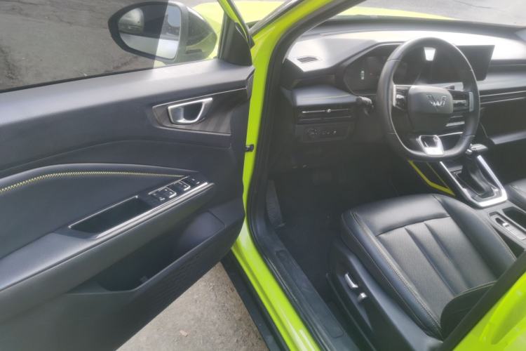 Used Wuling Alvez 2022 1.5T CVT Trendy & Cool Edition Interior 3
