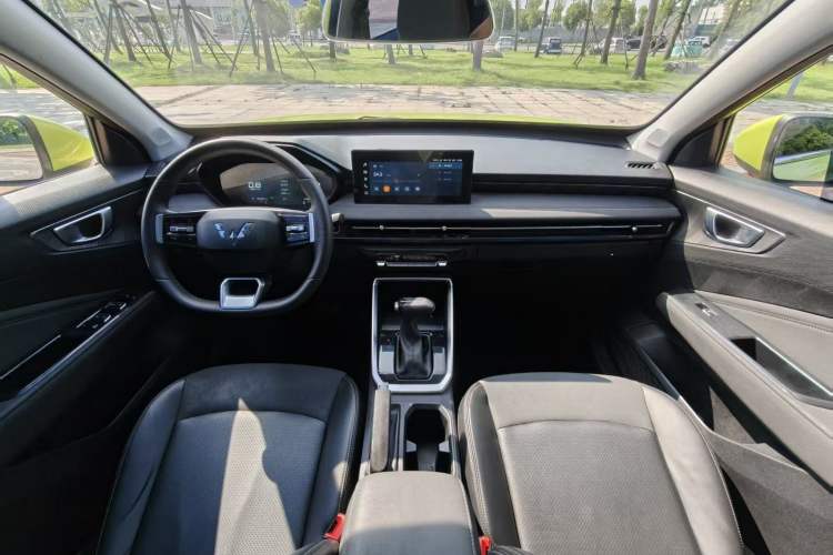 Used Wuling Alvez 2022 1.5L CVT Comfort Edition Interior 3