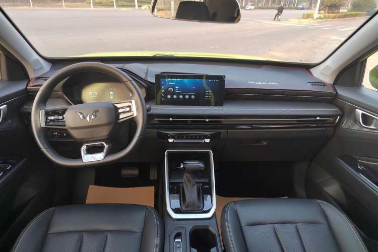 Used Wuling Alvez 2022 1.5T CVT Trendy & Cool Edition Interior 3