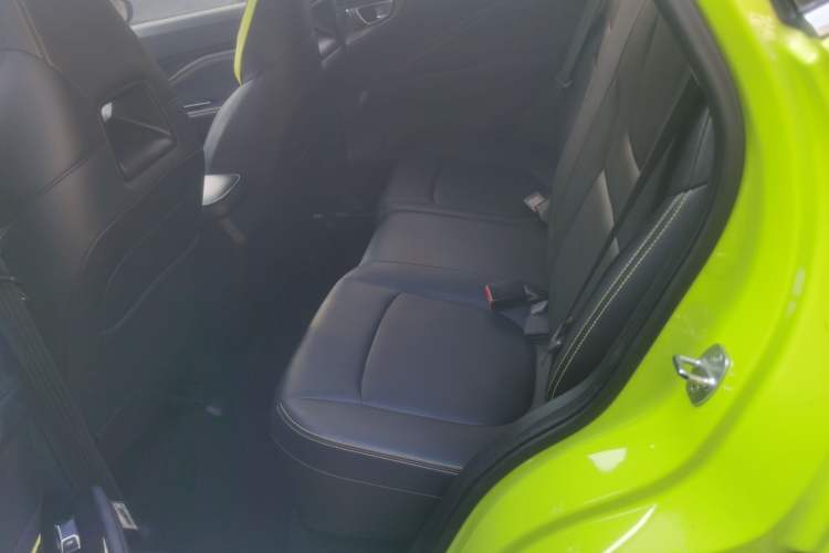 Used Wuling Alvez 2022 1.5T CVT Trendy & Cool Edition Interior 4