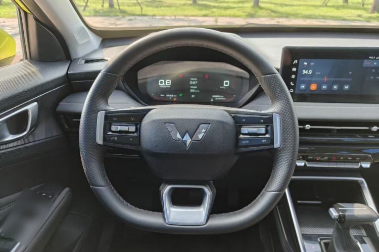 Used Wuling Alvez 2022 1.5L CVT Comfort Edition Interior 7
