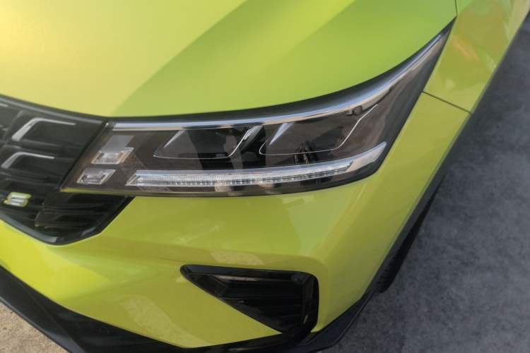 Used Wuling Alvez 2022 1.5T CVT Trendy & Cool Edition Left Front Headlight
