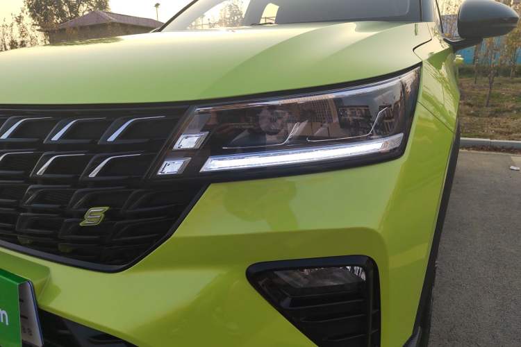 Used Wuling Alvez 2022 1.5T CVT Trendy & Cool Edition Left Front Headlight