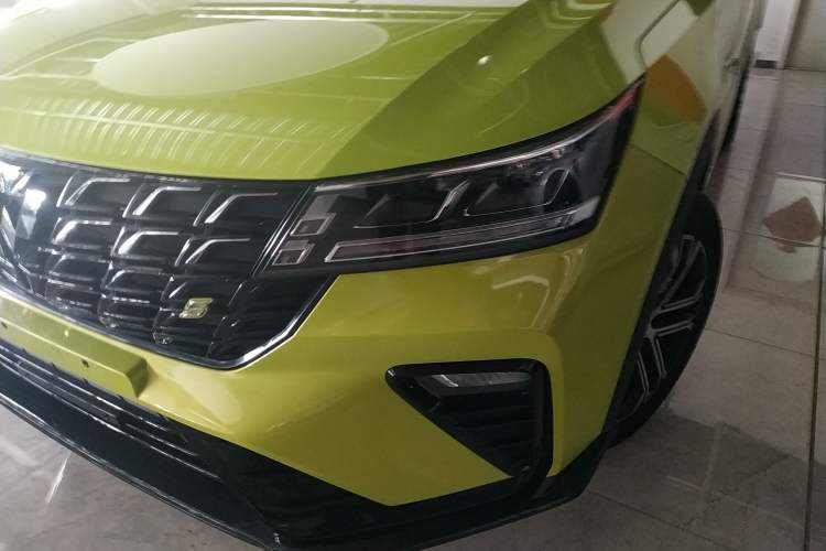 Used Wuling Alvez 2022 1.5T CVT Trendy & Cool Edition Left Front Headlight
