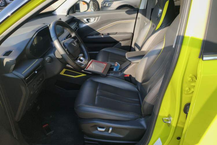 Used Wuling Alvez 2022 1.5T CVT Trendy & Cool Edition Left Front Seat