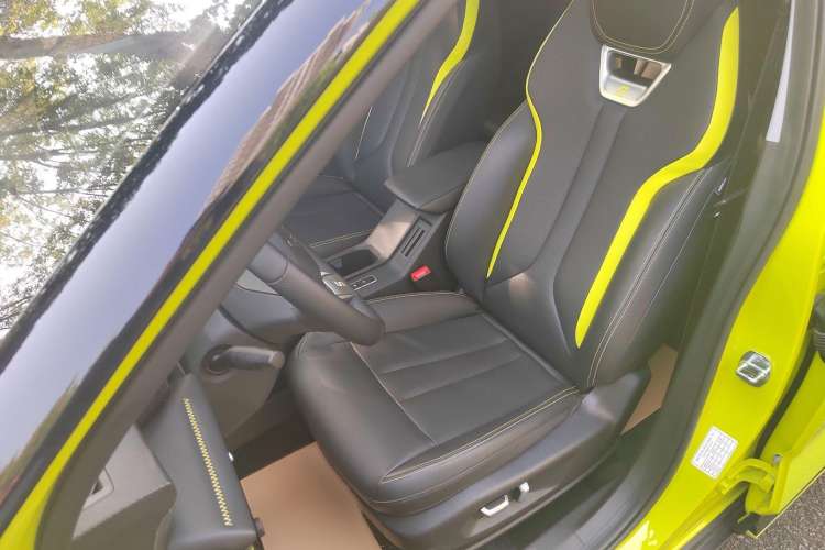 Used Wuling Alvez 2022 1.5T CVT Trendy & Cool Edition Left Front Seat