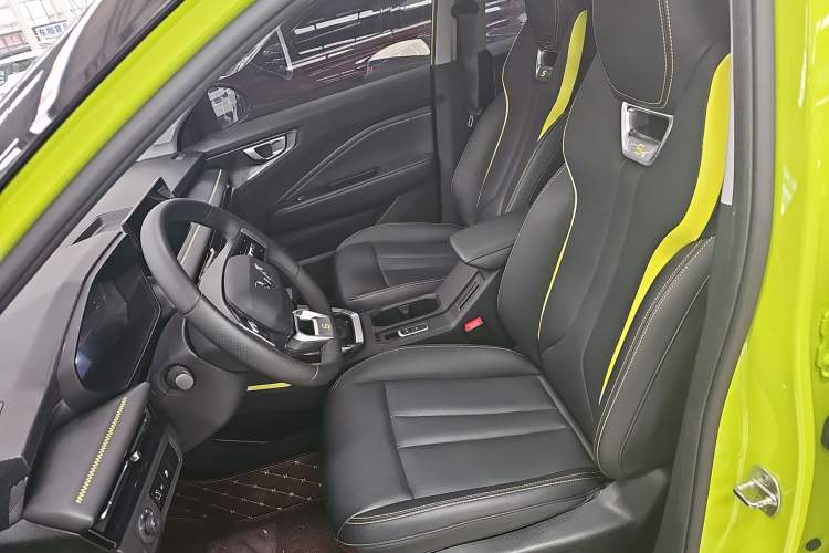 Used Wuling Alvez 2022 1.5T CVT Trendy & Cool Edition Left Front Seat