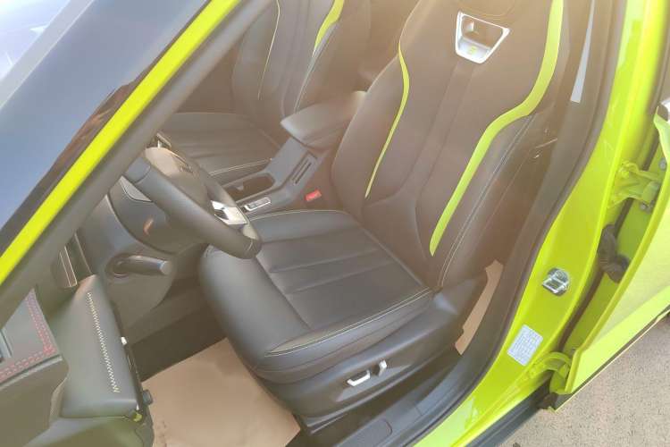 Used Wuling Alvez 2022 1.5T CVT Trendy & Cool Edition Left Front Seat