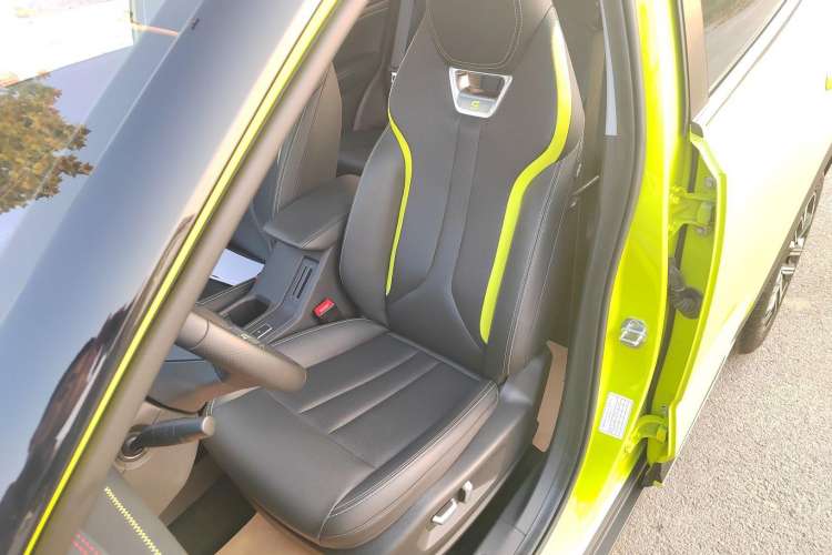Used Wuling Alvez 2022 1.5T CVT Trendy & Cool Edition Left Front Seat