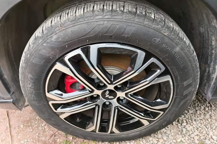 Used Wuling Alvez 2022 1.5T CVT Trendy & Cool Edition Left Front Wheel Hub