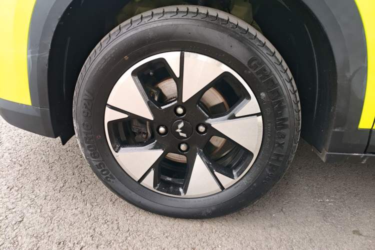 Used Wuling Alvez 2022 1.5L CVT Comfort Edition Left Front Wheel Hub