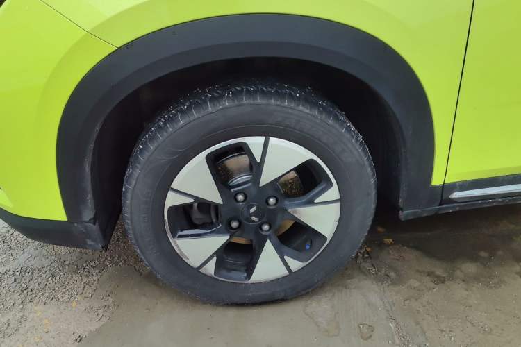 Used Wuling Alvez 2022 1.5L CVT Comfort Edition Left Front Wheel Hub
