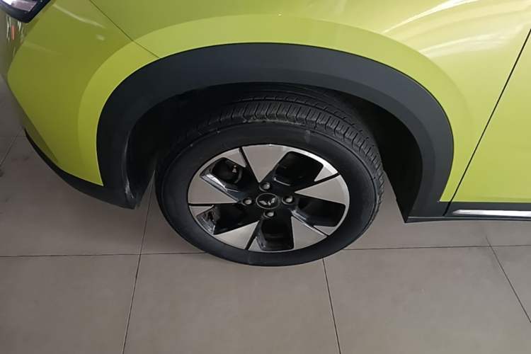 Used Wuling Alvez 2022 1.5L CVT Comfort Edition Left Front Wheel Hub