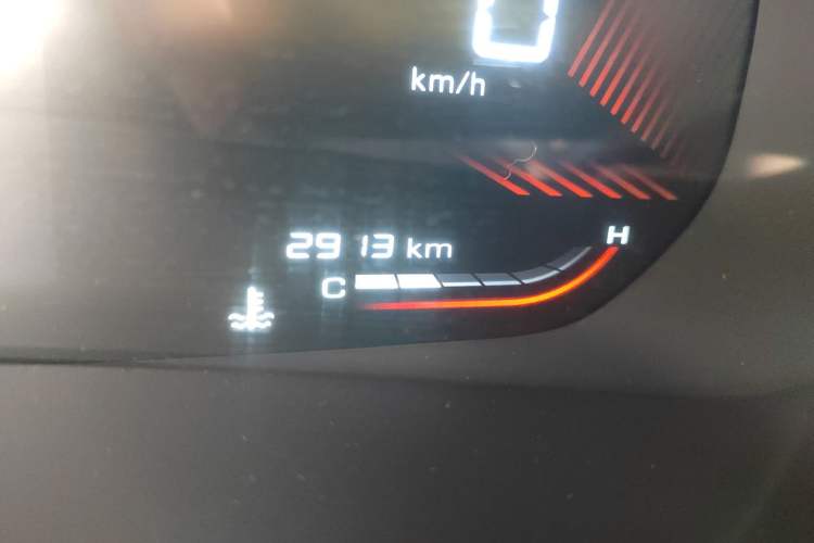 Used Wuling Alvez 2022 1.5T CVT Trendy & Cool Edition Odometer Close Up