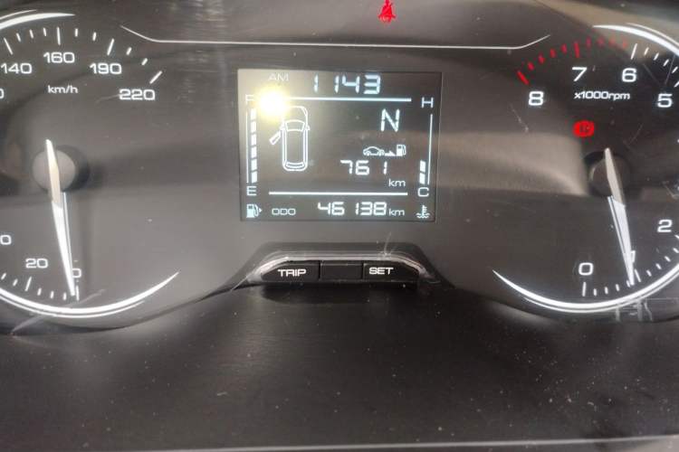Used Wuling Alvez 2022 1.5L Manual Free-Style Model Odometer Close Up