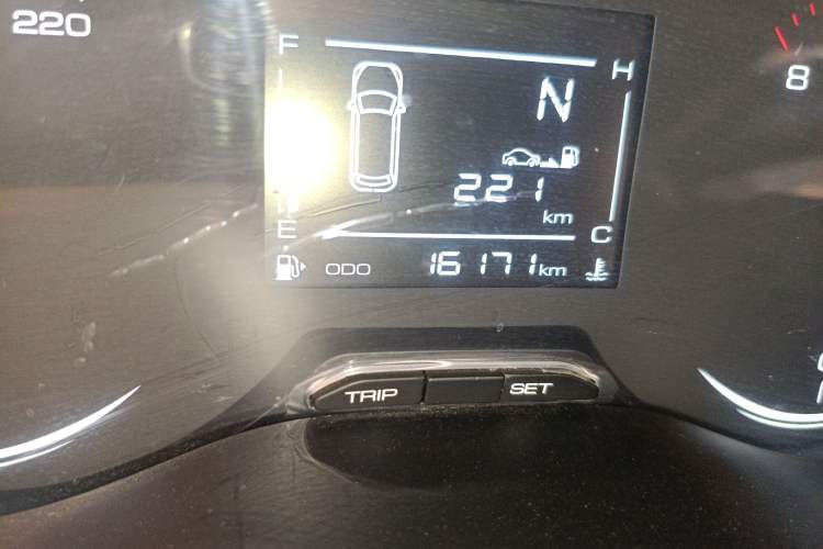 Used Wuling Alvez 2022 1.5L Manual Free-Style Model Odometer Close Up