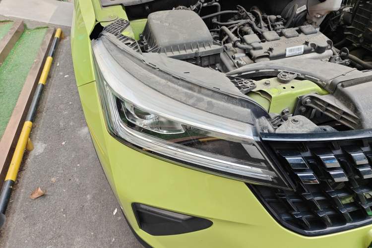 Used Wuling Alvez 2022 1.5L Manual Free-Style Model Right Front Headlight
