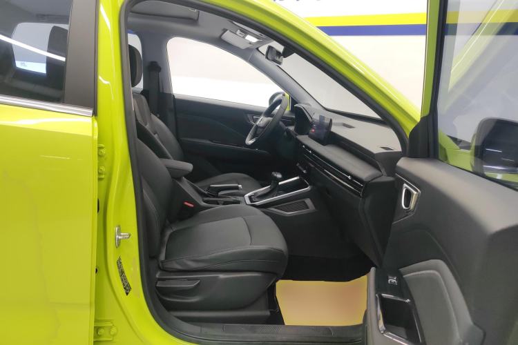 Used Wuling Alvez 2022 1.5L CVT Comfort Edition Right Front Seat