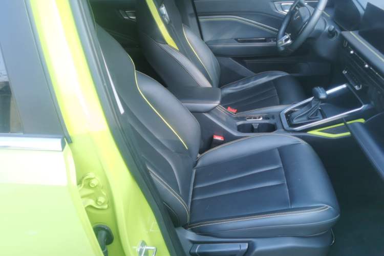 Used Wuling Alvez 2022 1.5T CVT Trendy & Cool Edition Right Front Seat