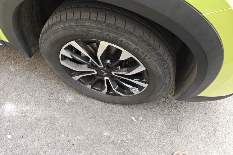 Used Wuling Alvez 2022 1.5L Manual Free-Style Model Right Front Wheel Hub
