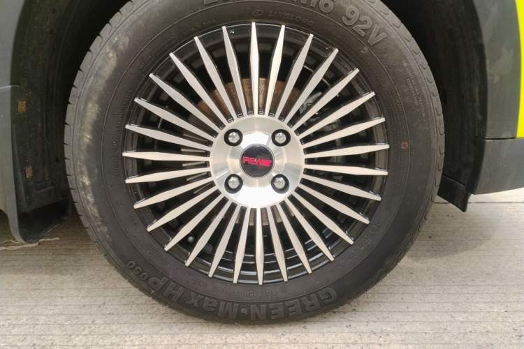 Used Wuling Alvez 2022 1.5L Manual Free-Style Model Right Front Wheel Hub