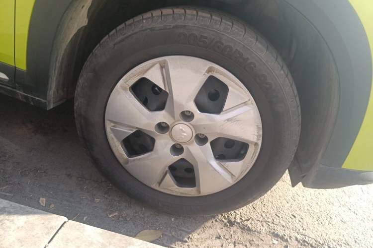 Used Wuling Alvez 2022 1.5L Manual Free-Style Model Right Front Wheel Hub