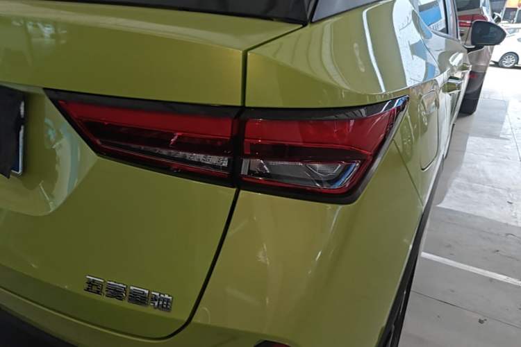 Used Wuling Alvez 2022 1.5L CVT Comfort Edition Right Rear Taillight
