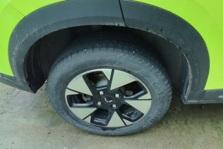 Used Wuling Alvez 2022 1.5L CVT Comfort Edition Right Rear Wheel Hub