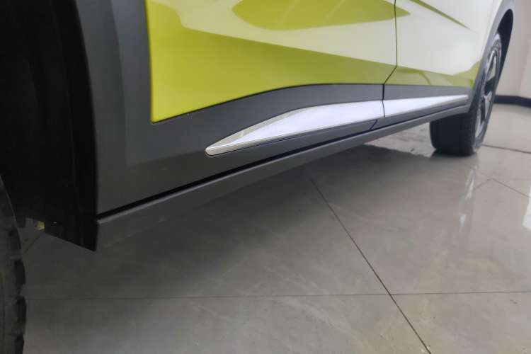 Used Wuling Alvez 2022 1.5L CVT Comfort Edition Right Side Sill