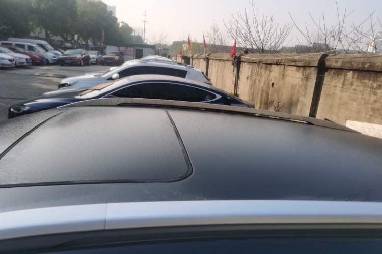 Used Wuling Alvez 2022 1.5T CVT Trendy & Cool Edition Roof