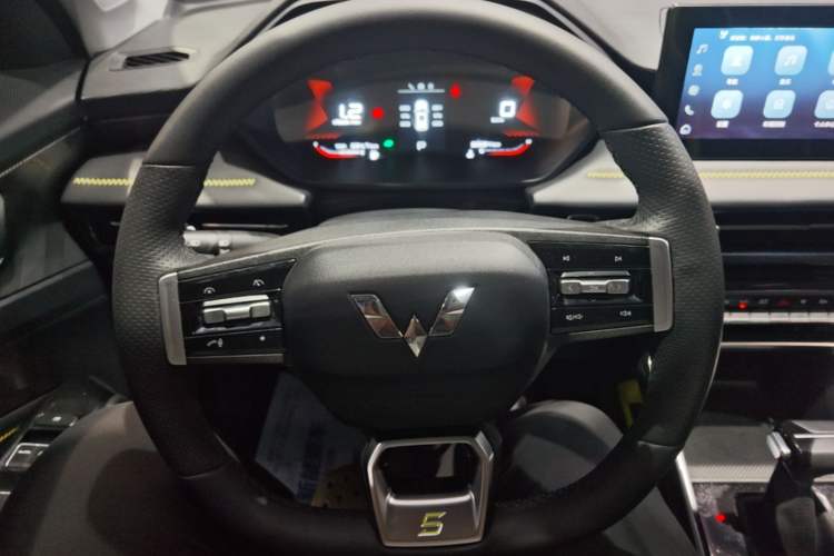 Used Wuling Alvez 2022 1.5T CVT Trendy & Cool Edition Steering Wheel