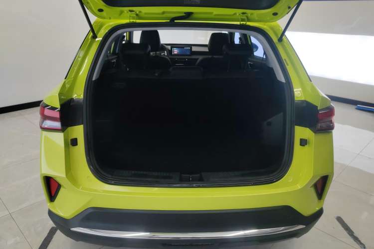 Used Wuling Alvez 2022 1.5L CVT Comfort Edition Trunk