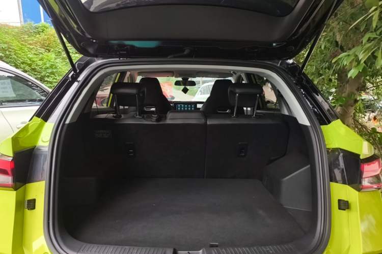 Used Wuling Alvez 2022 1.5T CVT Trendy & Cool Edition Trunk