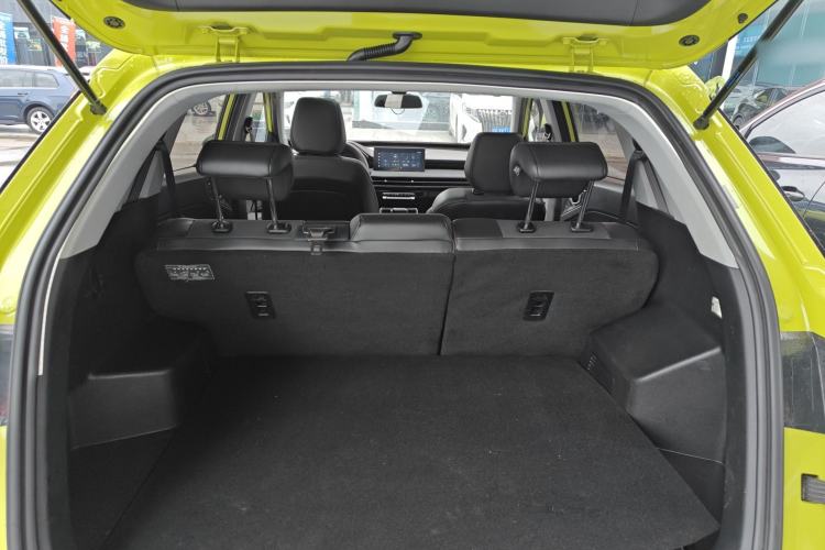Used Wuling Alvez 2022 1.5L CVT Comfort Edition Trunk
