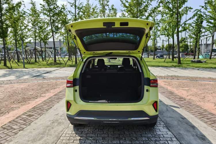 Used Wuling Alvez 2022 1.5L CVT Comfort Edition Trunk