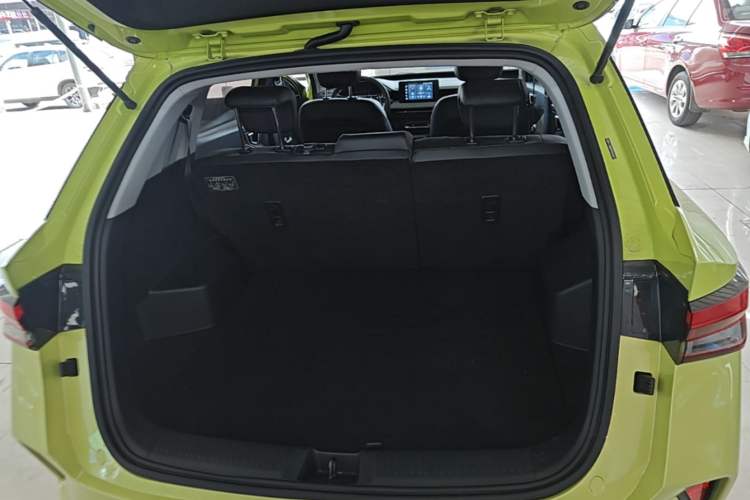 Used Wuling Alvez 2022 1.5L CVT Comfort Edition Trunk
